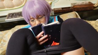 Yuki de La Disparition de Nagato Yuki-chan, une cosplayeuse se touchant sur sa culotte