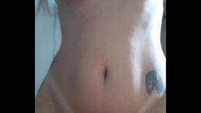 Namorada peituda sentando gostoso