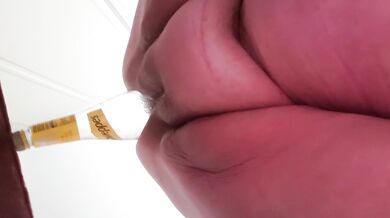 BBW anal bottle fucking her gaping hole raw hardcore
