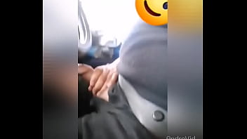 Mamada de verga en el carro