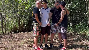 Suruba no mato com os amigos do futebol. - Parte I