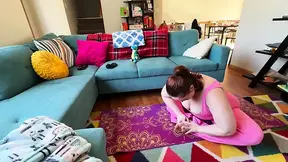 Chubby EXPERIENCED LADY Katie gets off during kinky naked yoga