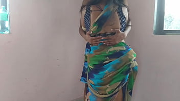 Auntie shows off her big ass in sexy dance for boyfriend