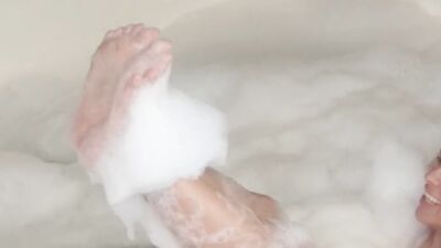 Hot Shower and Jacuzzi with Garabas and Olpr