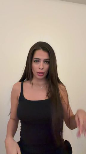 Cute onlyfan teen shows off her stuff