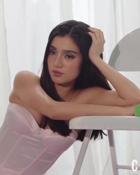 Babe Filipina celebrity shows off her body