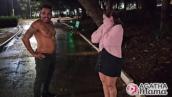 Toda Molhadinha Fudendo Com Estranho Na Chuva! Eu s&oacute_ queria uma ajuda l Completo no Sheer e X-RED