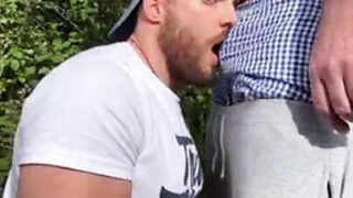 Eşcinsellerin sert bir şekilde anal ilişkiye girdikleri kamuya açık video