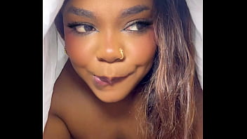 Madrastra de &eacute_bano atrapada hijastro masturb&aacute_ndose fingiendo mu&ntilde_eca sexual