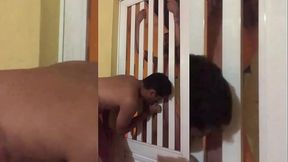 Dei para o meu vizinho safado no port&atilde_o de casa