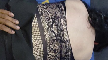 femboy en linda lencería y falda es follado por una verga de 25 cm que le abre el culo y lo hace acabar a chorros parte 2