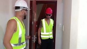 contratei dois pintor para fazer o servico de pintura no meu ap e os dois se pegaram gostoso