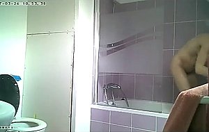 Camra cache salle de bain