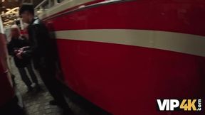 Blonde Saksenschlampen wird vom Bullen gedemoliert beim geilen Schauen wie die Fotze läuft
