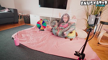 Tattooed WEBCAM model gets interrupted and fucked during show
