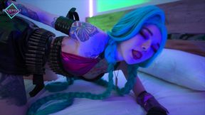 Hottie babe Jinx has big dildo fun. Karneli Bandi