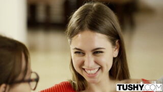Riley Reid se fait sodomiser violemment après une fellation torride.