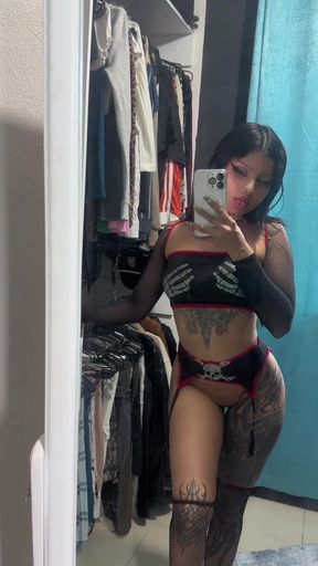 Amateur teen exposes her onlyfans content