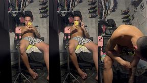 bati uma punheta me olhando no espelho