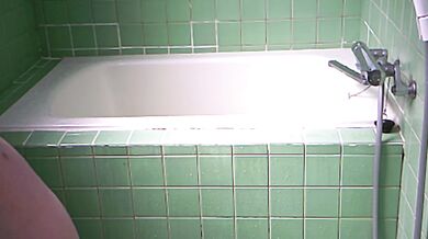 selfie! It feels good in the shower ~ Leak! Massive squirting ~