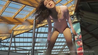 Enjoy Roxalana underwater naked in pool