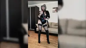Hot Mature OLDER WOMAN dances it off