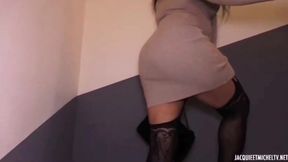 saluuuut le robe que je porte pour le tournage x dans jacquieetmichel sera vendu...