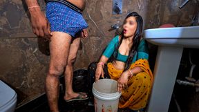 mami bhanja Affair- woww! mota loda, teri mami aaj chudna chahti h, desi indian slut painful sex in bathroom by her bhanja.