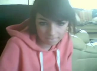 Cute webcam girl has gutts to flash her teen pussy