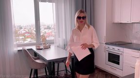 The Realtor Begs to Fuck Her and Buy an Apartment
