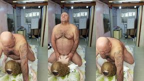 novinha quer que o velho va por cima dela