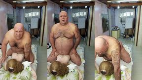 novinha quer que o velho va por cima dela