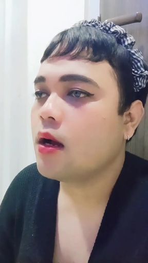Femboy lypsinced a song.