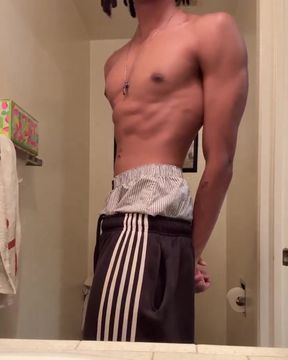 Graduated twink celebrates freedom in last chat