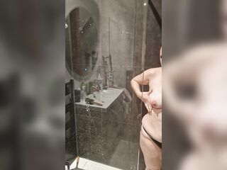 Melke meine milch Titten in der Dusche und Squiert auf den Boden