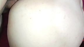 Gran culo latino comiéndose una polla