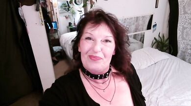 V552 My son in law is spending more time here than at home... I know how to suck a cock