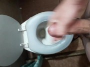 me masturbo en el baño de la vecina