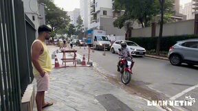cliente casado quis dar pro motoqueiro