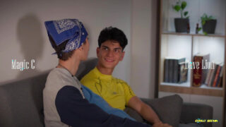 Vídeo caseiro em close de jovens colombianos excitados: sexo oral intenso em pênis grande leva a uma foda sem camisinha.