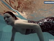 Flashing bright tits underwater makes everyone horny