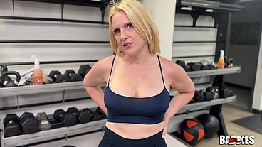 Kristen Kindle fucks stranger from the gym
