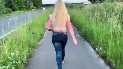 steffi jeanspiss und angepisst