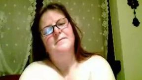 Mature pale skin BBW lady on webcam is ready to poke herself