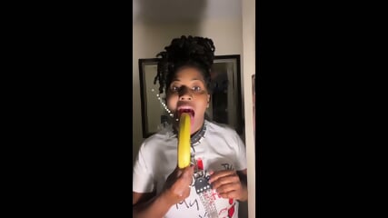 EBONY GIRL SHOWING HER DEEPTHROAT SKILLS 3