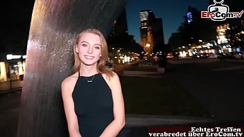 S&uuml_&szlig_e deutsche blonde Teen mit kleinen Titten beim echten Sextreffen