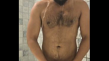 Batendo uma no chuveiro