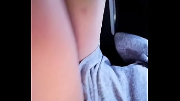 me encanta coger Hermosa petite nalgona mexicana puta manoseandome en el uber saliendo de la escuela lista para coger