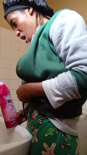 Housemaid fuck her self while she is cleaning   Clip 1