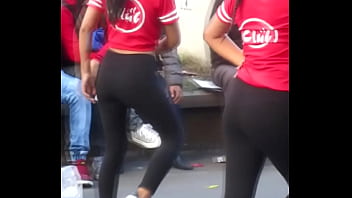 ESCOLAR CON CULITO RIQU&Iacute_SIMO BAILANDO